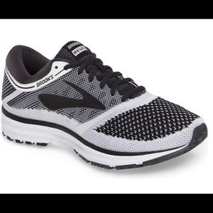 Brooks Revel Running Shoes (White/Black) Size 8.5